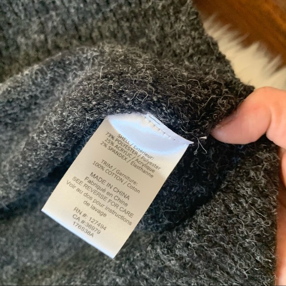 - REVOLVE Heartloom slit neck Varsity‎ Pullover. S - Picture 6 of 11